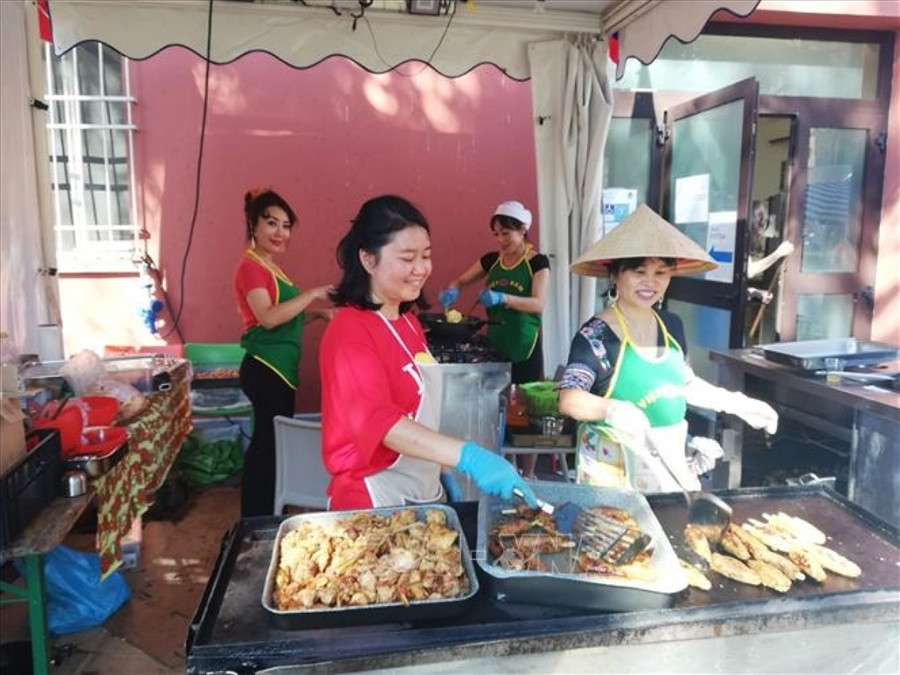 Vietnamese pancake wins prize at Italian cultural festival